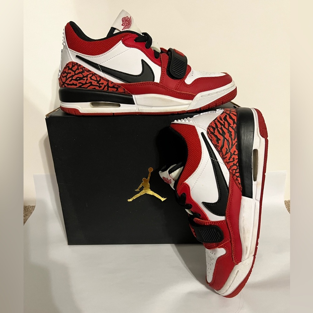 WHITE/BLACK-GYM RED AIR JORDAN LEGACY 312LOW (GS)